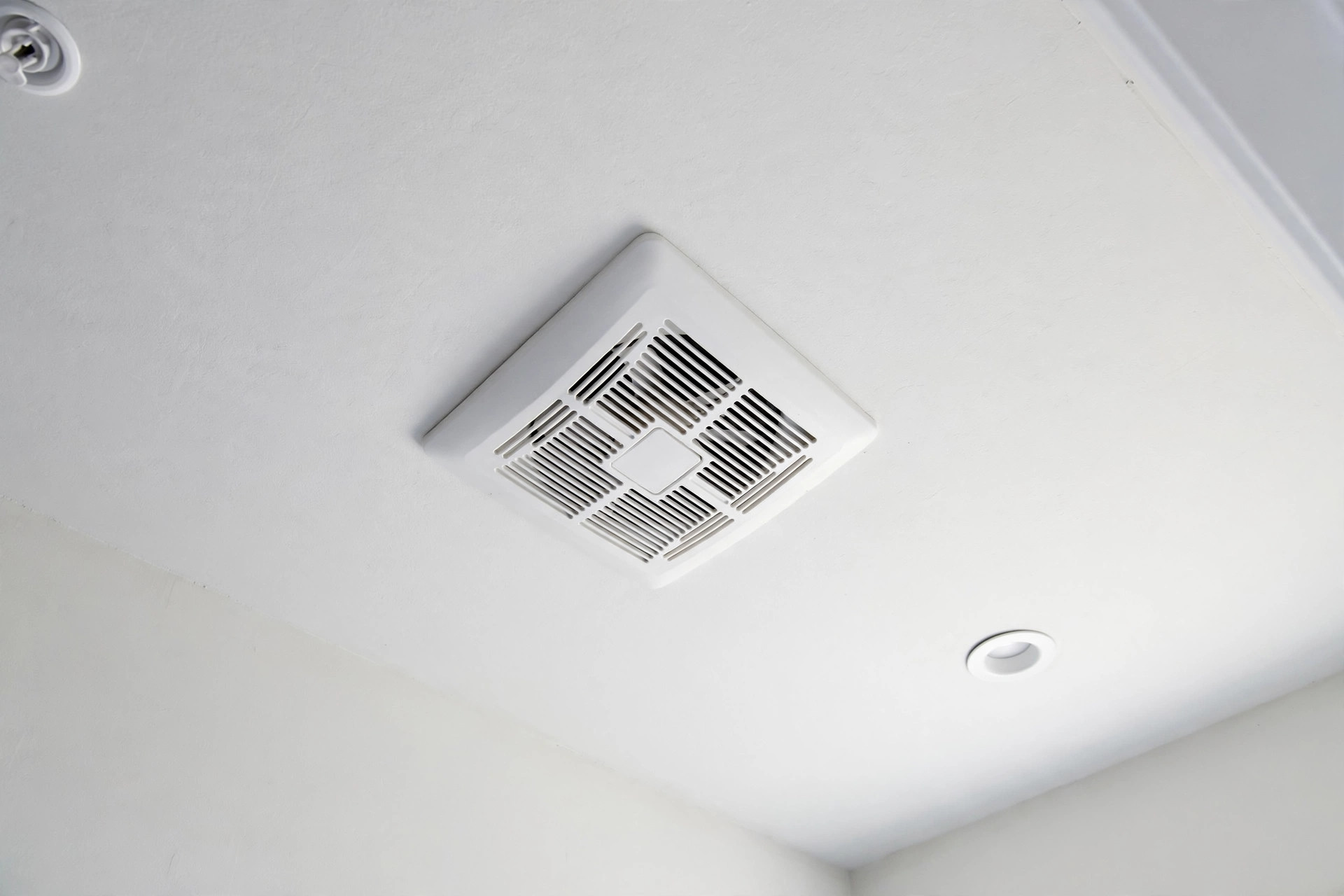bathroom fan with humidity sensor reviews usa: Bathroom fan with humidity sensor in a clean American bathroom
