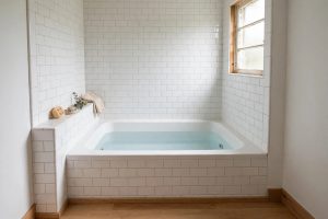 The Best Soaking Tub for a Small Bathroom: A USA Buyer Guide