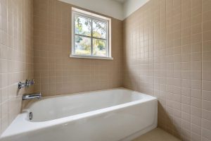 Bathtub Refinishing Kits in California Homes: A USA Guide